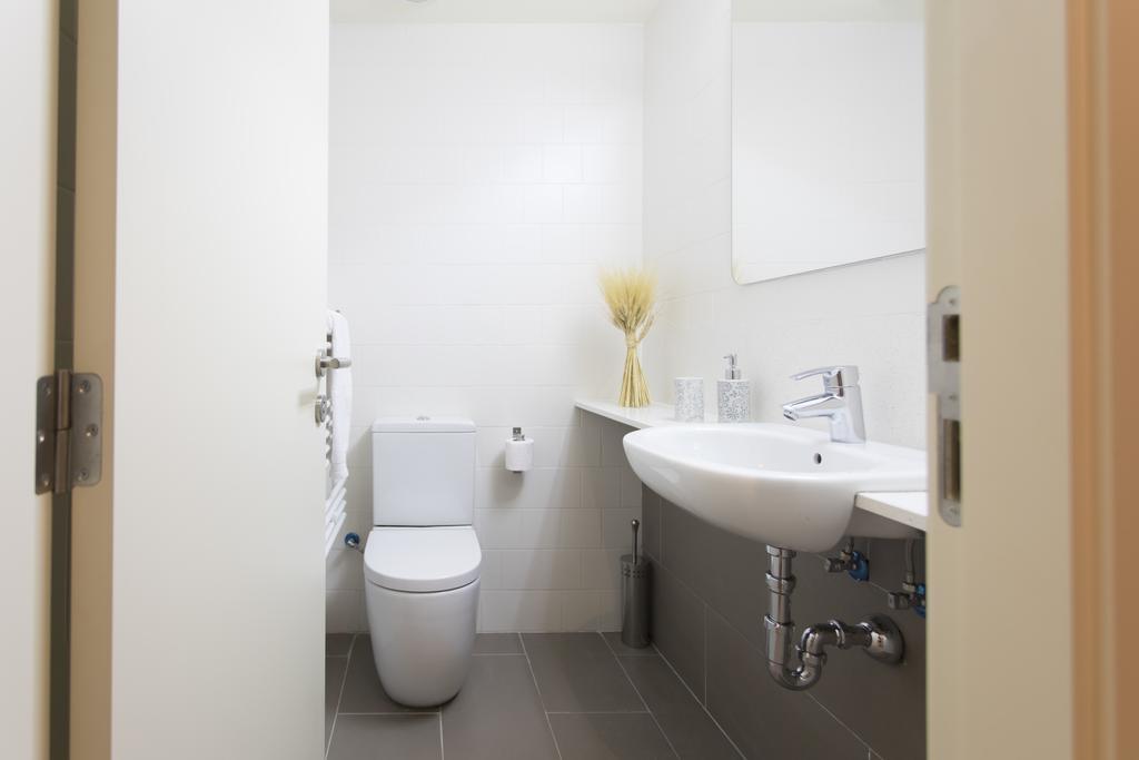 Bravissimo Cort Reial-3A Apartment Girona Bagian luar foto
